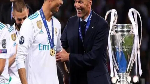 孙颖莎王艺迪WTT福冈女双八强征程受阻@人民日报