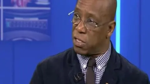 郑凯木意外踩踏王钰栋脚踝全程记录：悲痛瞬间，球队失利遭遇尴尬场面