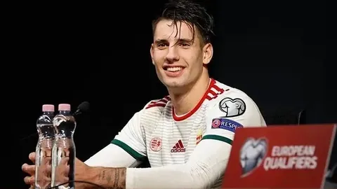 廖桂芳独得举重世锦赛女子81公斤级三项金牌，荣膺三冠王