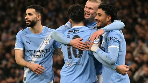 “曼联豪情燃烧，能否开启四连冠征程？”